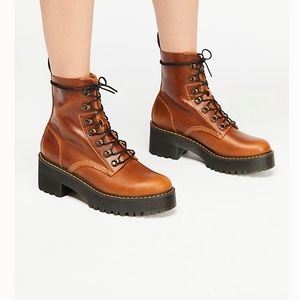 Dr. Martens Leona Butterscotch- size 7 but fits 8